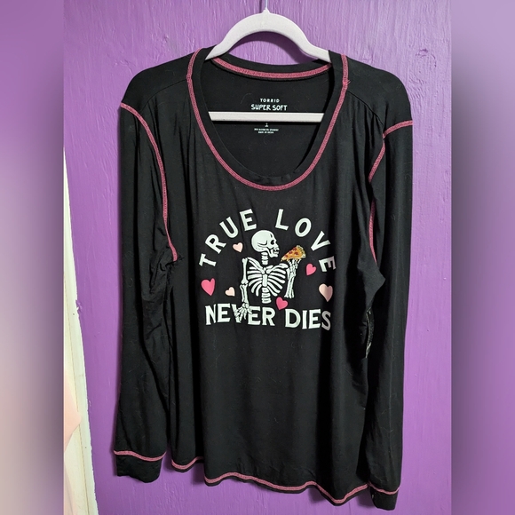 6. NWT $35 Torrid Super Soft Sleep TRUE LOVE NEVER DIES Pizza Long Sleeve Tee 1X - Picture 2 of 4